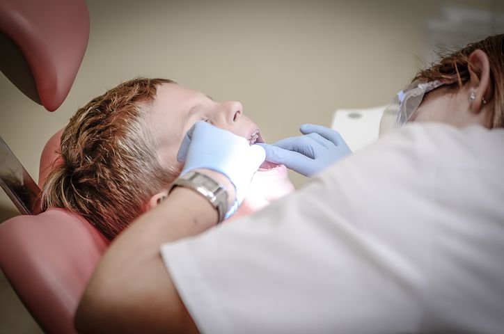 W jaki sposób szykować potomka do odwiedzin u dentysty?